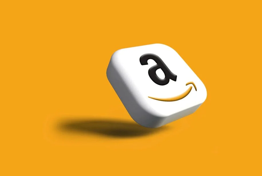 Amazon expõe operação secreta que compra e destrói livros raros para IA