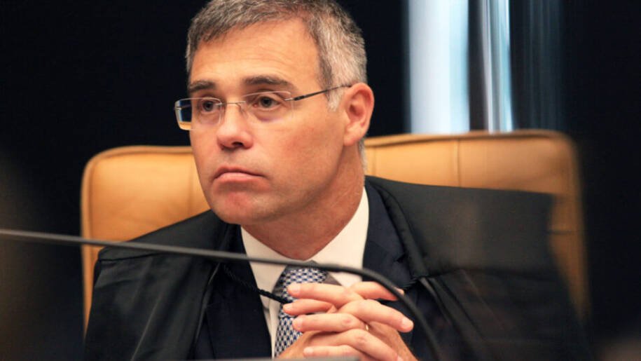 André Mendonça determina retirada de vídeo que liga Flávio a Vorcaro com deepfake
