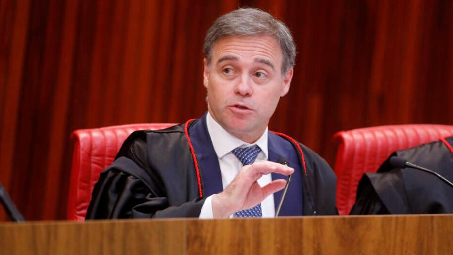 André Mendonça exige explicações do X sobre filtro que limita candidatos