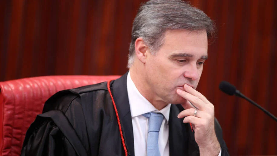 André Mendonça propõe tese sobre deepfake após vídeo de Flávio Bolsonaro
