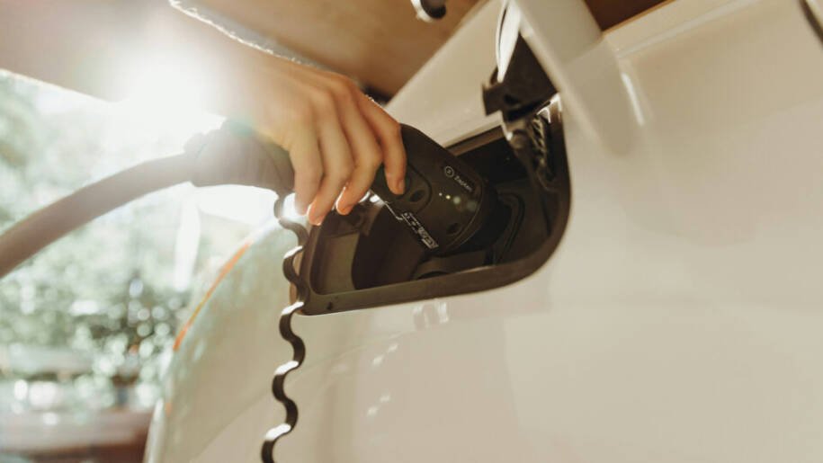 Associação Brasileira do Veículo Elétrico revela crescimento explosivo em vendas de elétricos