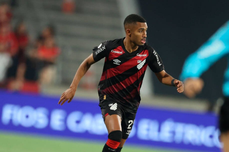 Athletico Paranaense domina o Vitória e conquista vitória crucial na Copa do Brasil