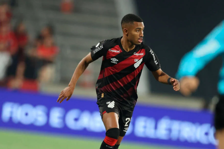 Athletico Paranaense domina o Vitória e conquista vitória crucial na Copa do Brasil