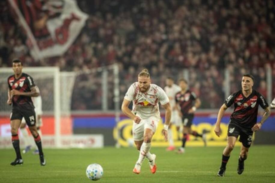 Athletico Paranaense empata com Red Bull Bragantino em partida emocionante no PFC