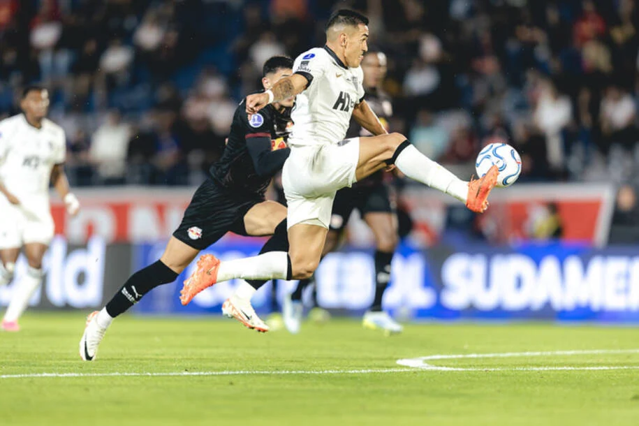 Atlético Mineiro vence Bragantino com gol de Cuello e leva vantagem na Sul-Americana