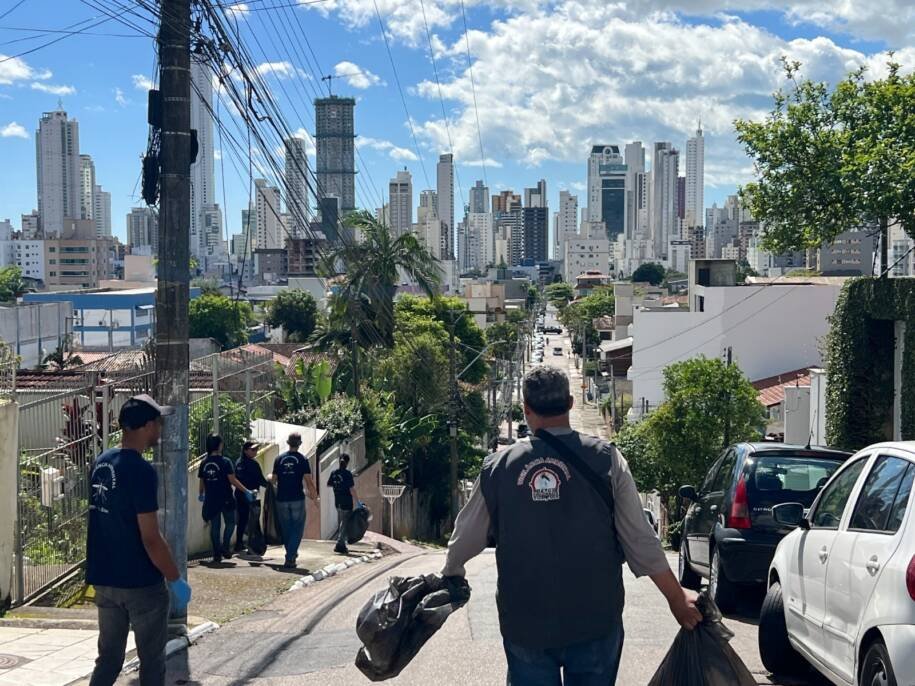 Balneário Camboriú reduz casos de dengue e intensifica ações no Dia Mundial do Mosquito