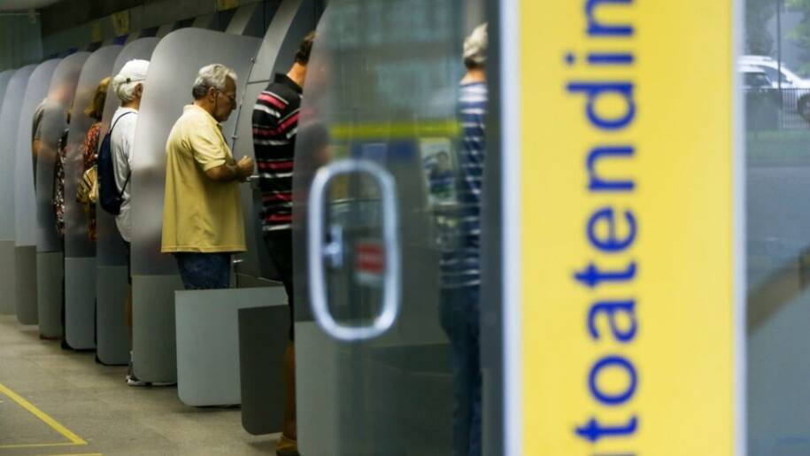 Bancários anunciam paralisação de 24 horas após propostas insuficientes da Fenaban