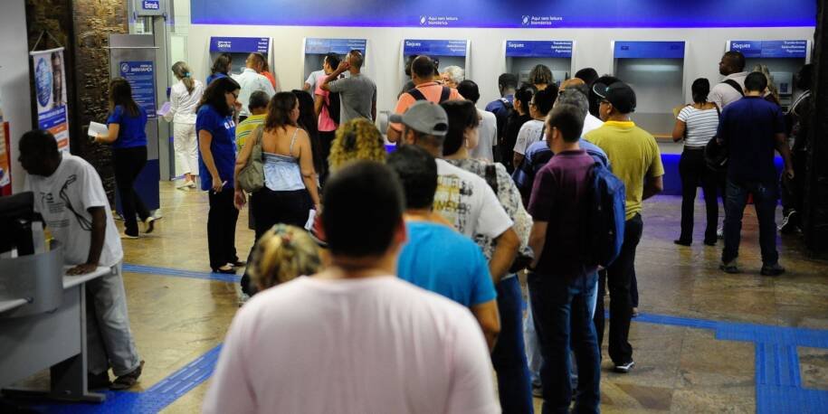 Bancários de todo o Brasil realizam paralisação de 24 horas em busca de aumento salarial
