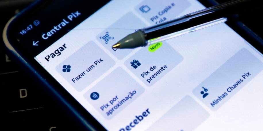 Banco Central do Brasil planeja interligar Pix e enfrenta críticas dos EUA
