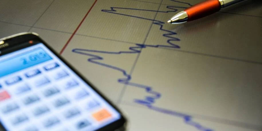 Banco Central reduz crescimento do PIB em 2026 e projeta inflação estável