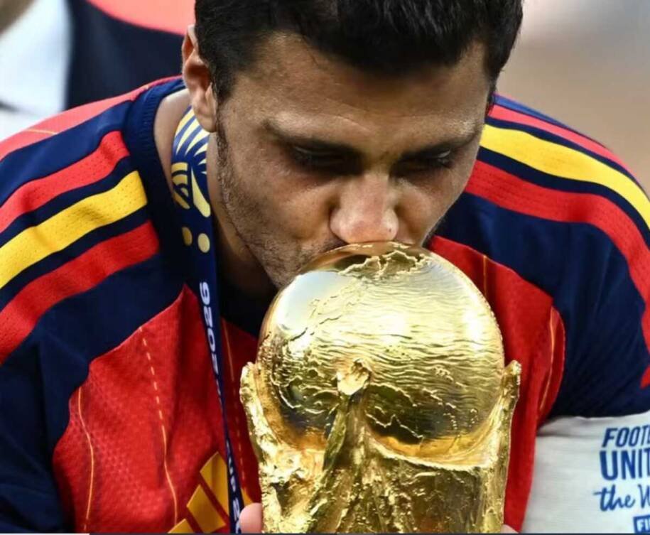 Barcelona intensifica negociações e aumenta proposta por Rodri, eleito melhor do mundo