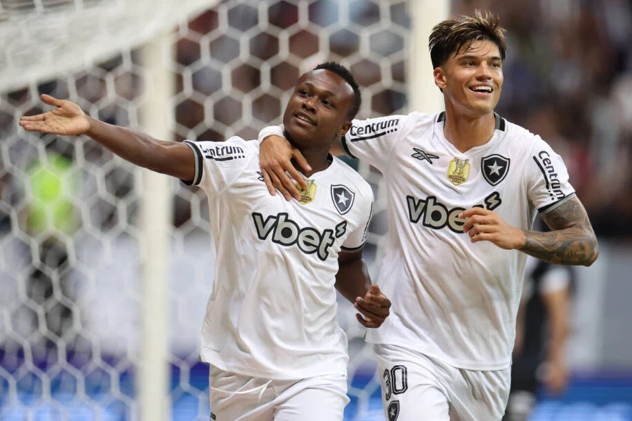 Botafogo promove barca de nove saídas e gera polêmica no mercado de transferências