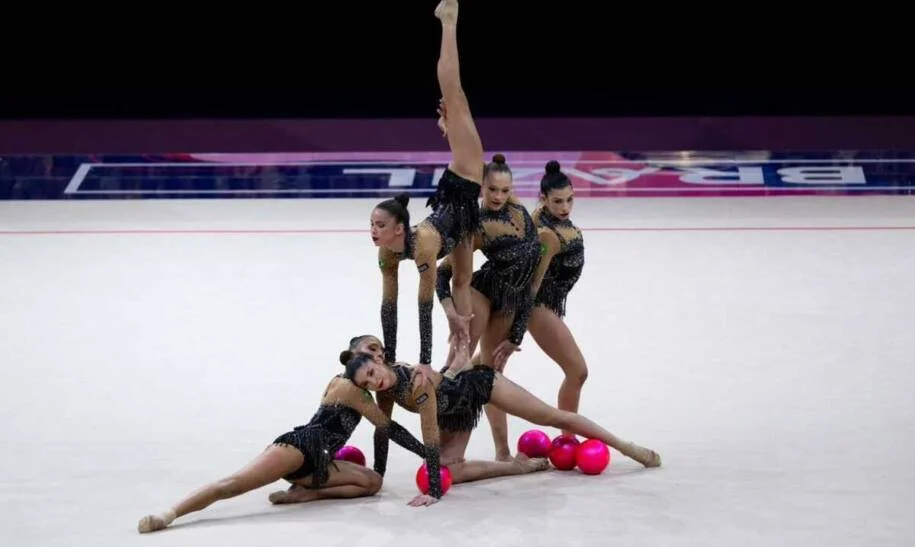 Brasil conquista bronze no Mundial de ginástica rítmica e garante vaga olímpica