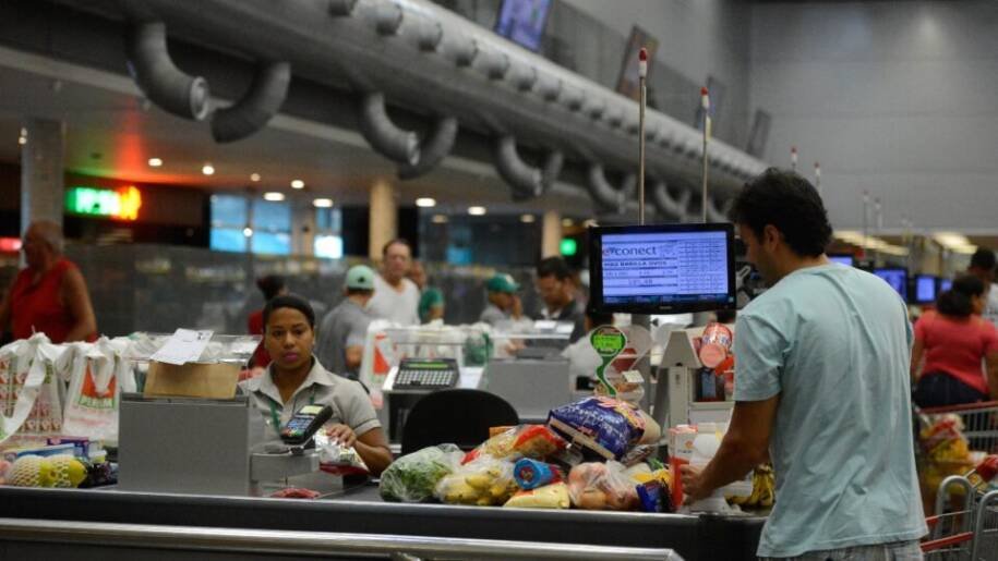 Brasil registra deflação de 0,40% em agosto com queda em energia e alimentos