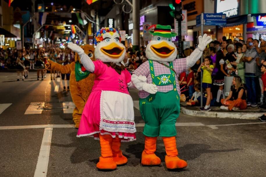 Brusque abre inscrições para desfile da 39ª Fenarreco e gera expectativa