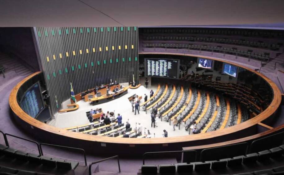 Câmara dos Deputados aprova Comissão que analisa PEC da maioridade penal e gera polêmica