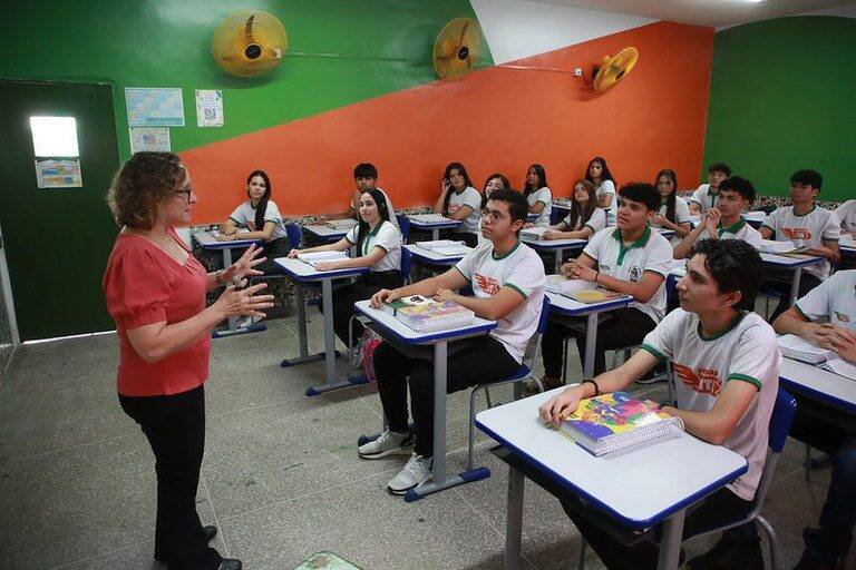 Capes oferece 4.143 vagas de mestrado presencial para educadores da rede pública