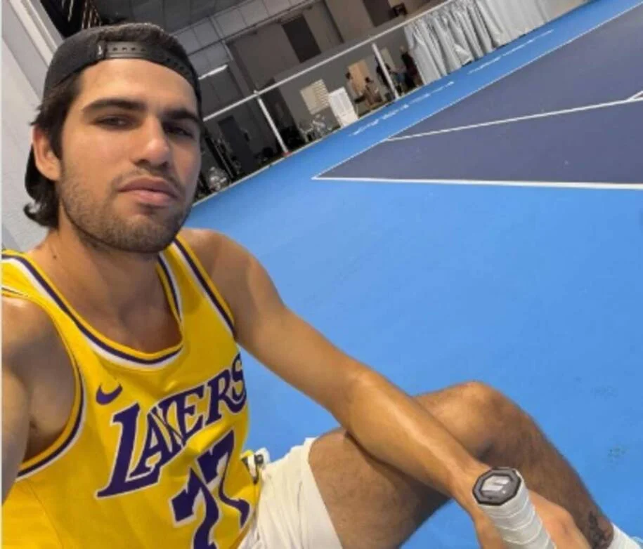 Carlos Alcaraz confirma retorno ao US Open após grave lesão no punho direito