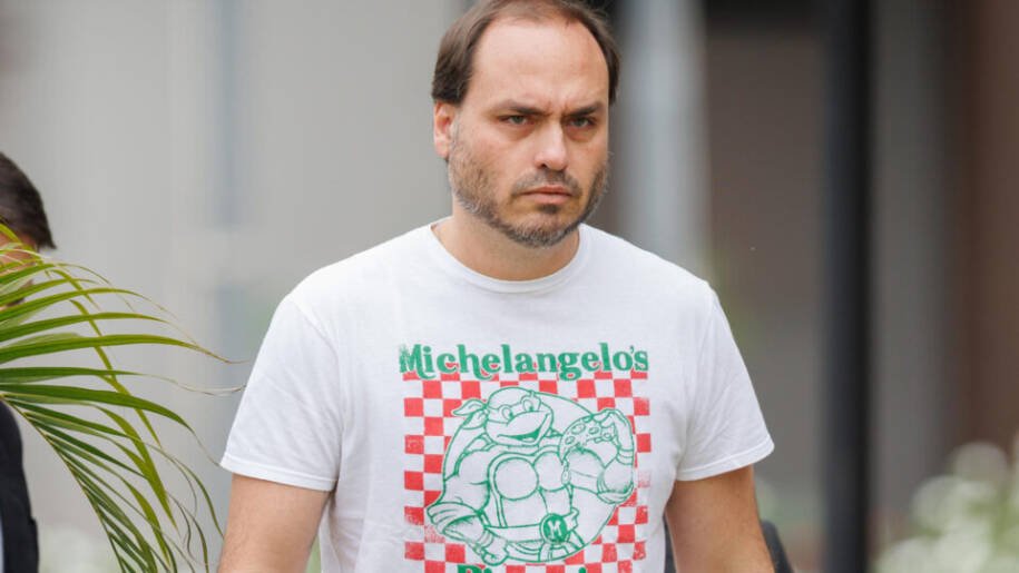 Carlos Bolsonaro revela patrimônio de R$ 2,78 milhões e gera polêmica no TSE