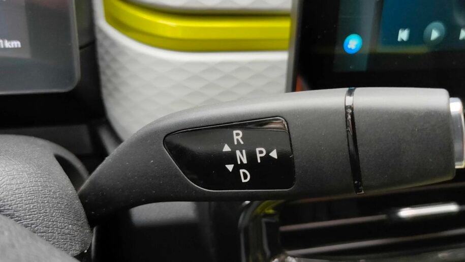 Carros Elétricos: Entenda como a Porsche Taycan desafia a regra da marcha única