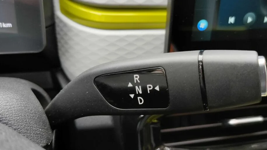 Carros Elétricos: Entenda como a Porsche Taycan desafia a regra da marcha única