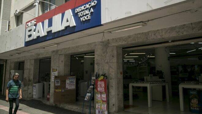 Casas Bahia fecha 298 lojas e demite 3 mil funcionários em crise sem precedentes