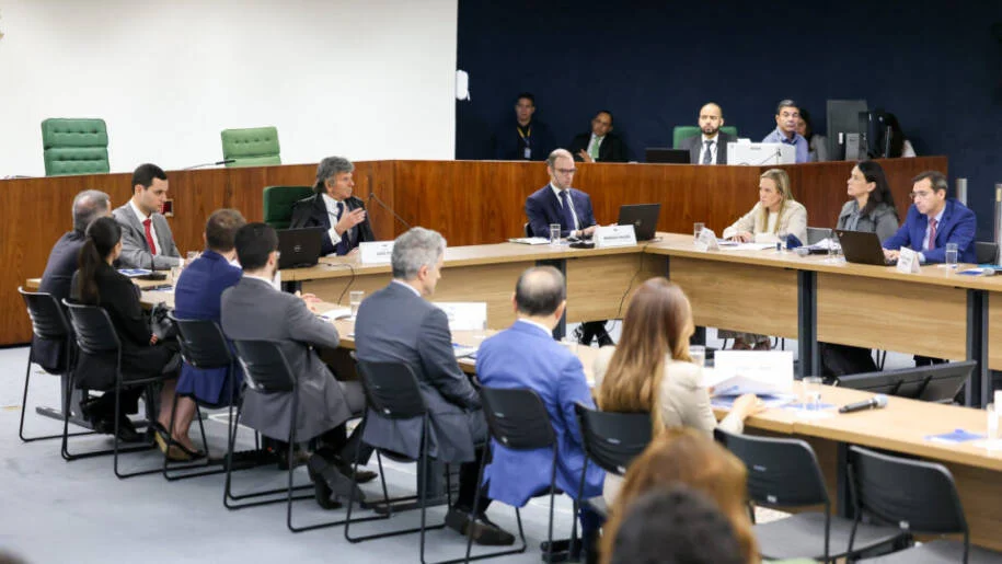 Celina Leão e Dario Durigan divergem sobre empréstimo de R$ 6,6 bilhões ao BRB