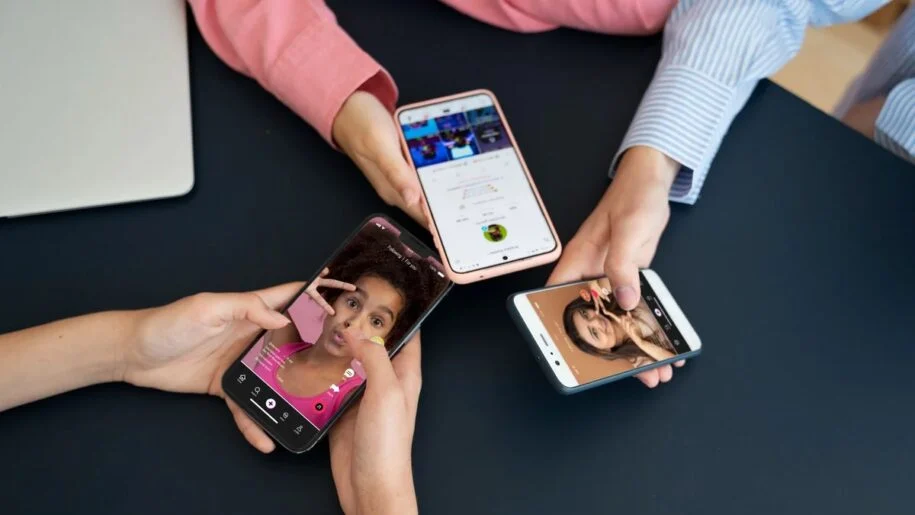 Censura Digital: Poder Assimétrico e Autocensura Ameaçam Liberdade de Expressão