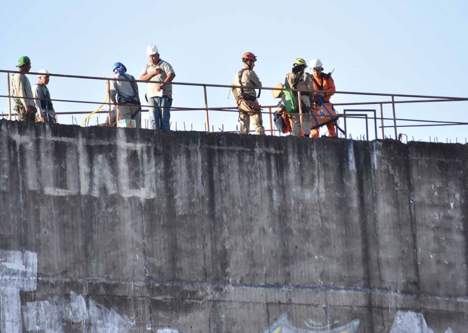 Centro de Belas Artes: Dois trabalhadores passam mal e resgate mobiliza bombeiros