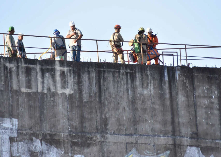 Centro de Belas Artes: Dois trabalhadores passam mal e resgate mobiliza bombeiros
