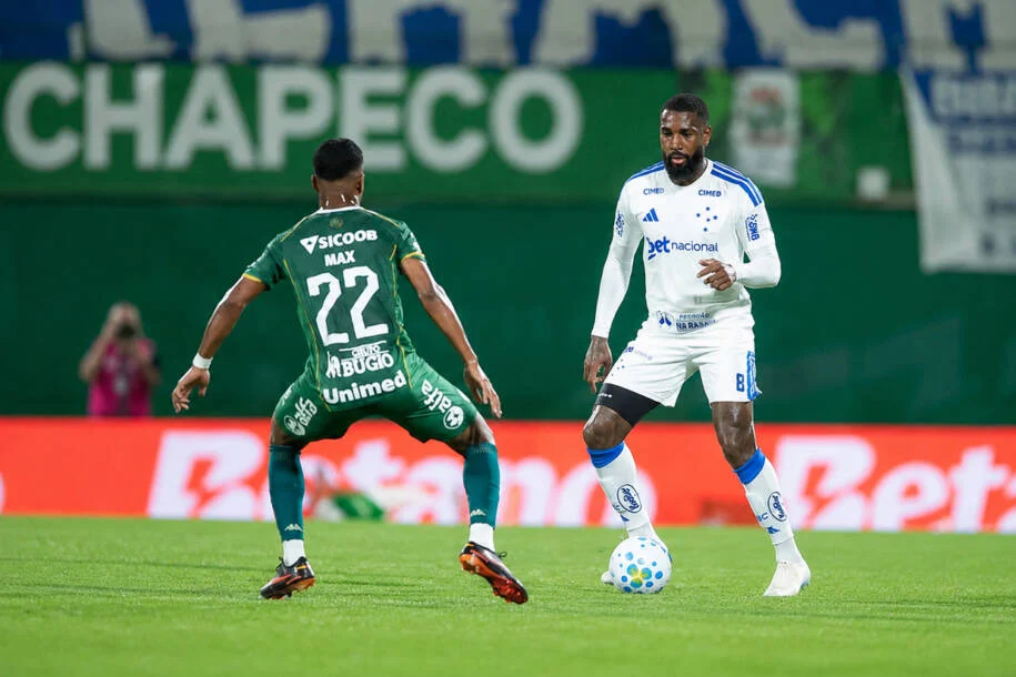 Chapecoense e Cruzeiro empatam sem gols e deixam tudo aberto para o jogo no Mineirão