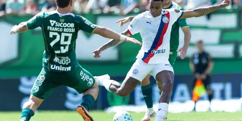 Chapecoense empata com Bahia em jogo eletrizante e continua na lanterna