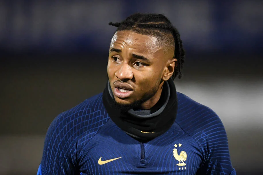 Christopher Nkunku retorna ao RB Leipzig após empréstimo do Milan e gera expectativa