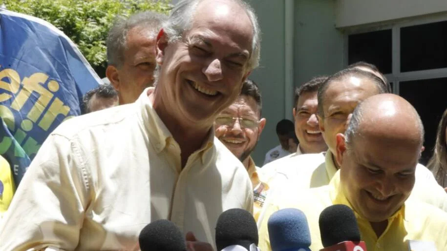 Ciro Gomes elogia Renan Santos como ‘talento’, mas critica falta de maturidade