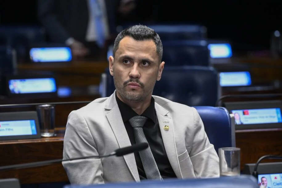 Cleitinho Azevedo confirma candidatura ao governo de Minas e encerra imbróglio