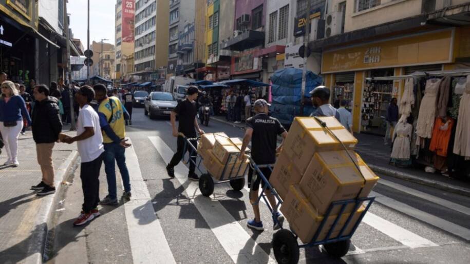 CNC revela queda de confiança no comércio e endividamento recorde de CNPJs