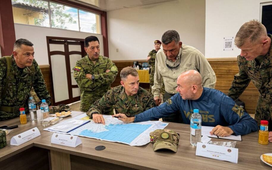 Colômbia e Equador firmam parceria militar após visita do general dos EUA