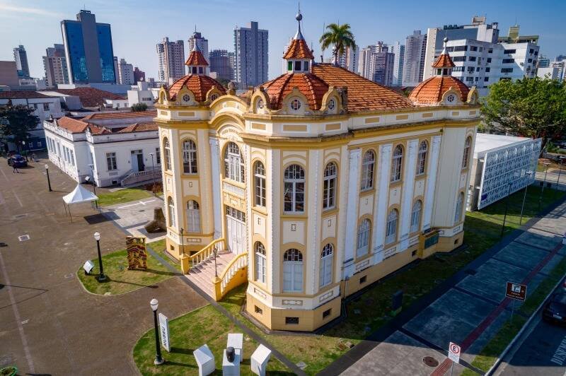 Comitiva chinesa chefiada por Lu Chengqiao chega a Itajaí para intercâmbio