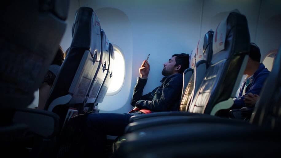 Companhias aéreas do Brasil oferecem Wi-Fi a bordo, mas com limitações e custos altos