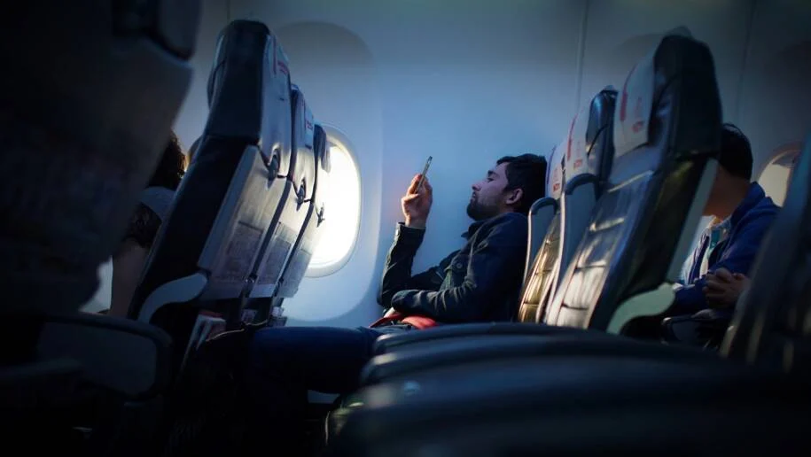 Companhias aéreas do Brasil oferecem Wi-Fi a bordo, mas com limitações e custos altos