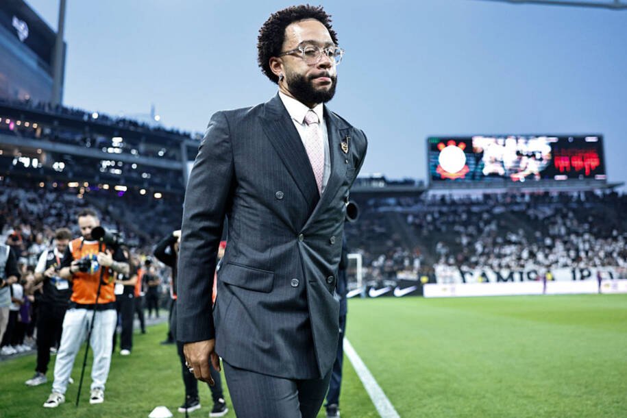 Corinthians renova contrato de Memphis Depay por duas temporadas e gera expectativa