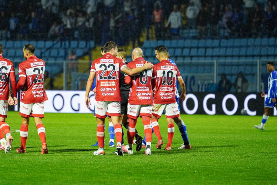 CRB supera Avaí com gol de Bressan e pressiona G6 da Série B em Florianópolis