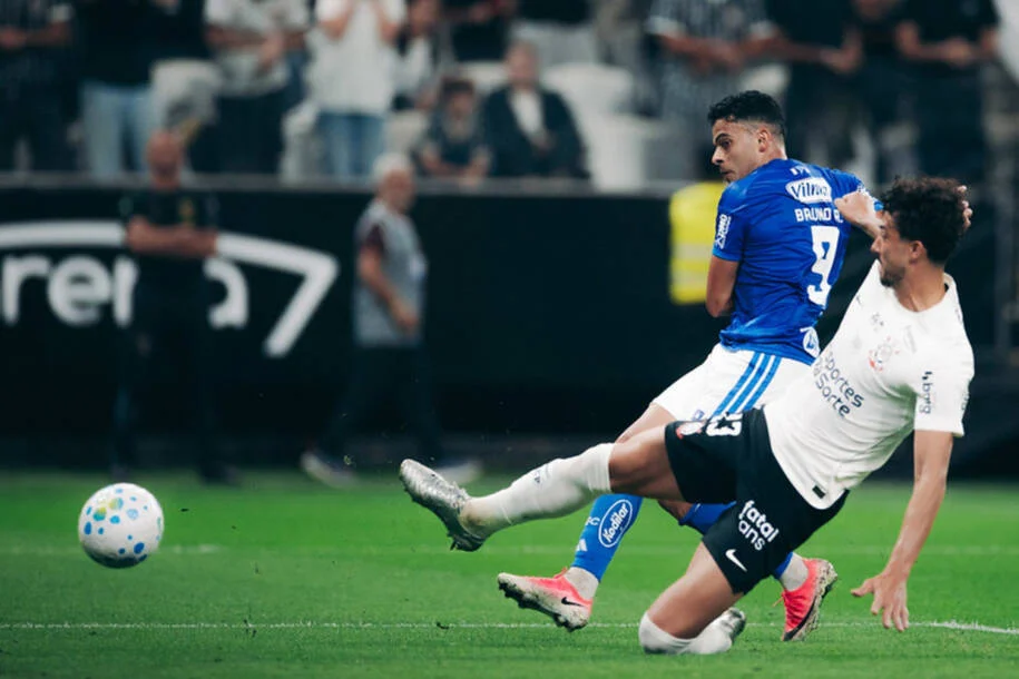 Cruzeiro desbanca Corinthians na Neo Química Arena e garante vitória emocionante!