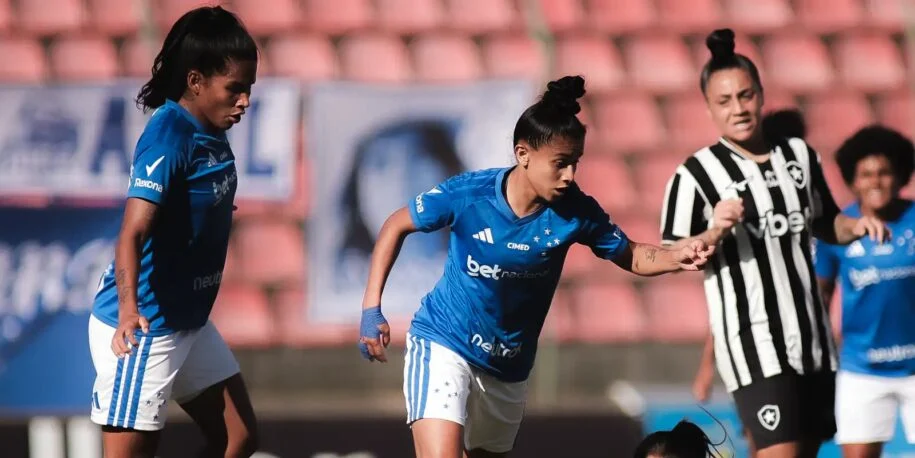 Cruzeiro humilha Botafogo com 4 a 0 e Marília brilha como artilheira