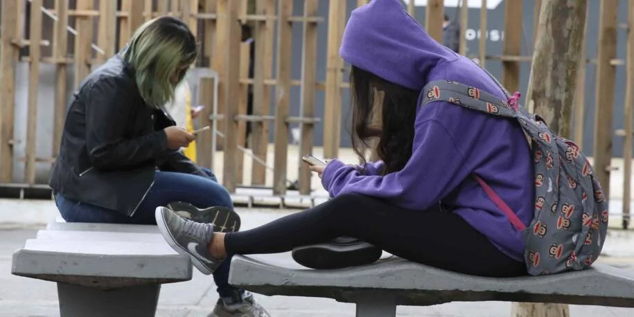 Daniela Costa alerta: inclusão digital crítica é essencial para educação no Brasil