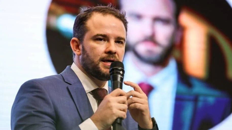 Dario Durigan afirma que dívida pública preocupa, mas nega descontrole fiscal