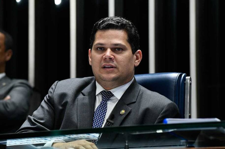 Davi Alcolumbre destrava PEC do fim da 6x1 após pressão do MDB e PT