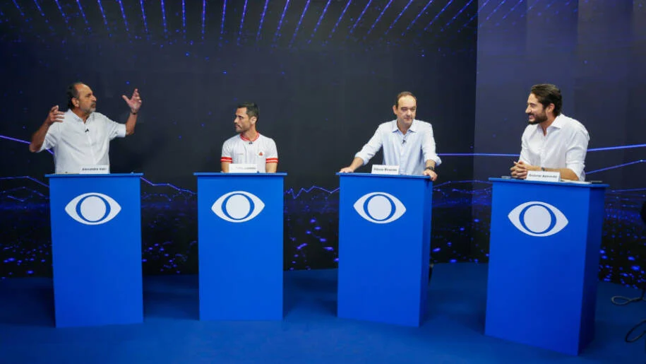 Debate entre candidatos ao governo de Minas expõe críticas e divisões acirradas
