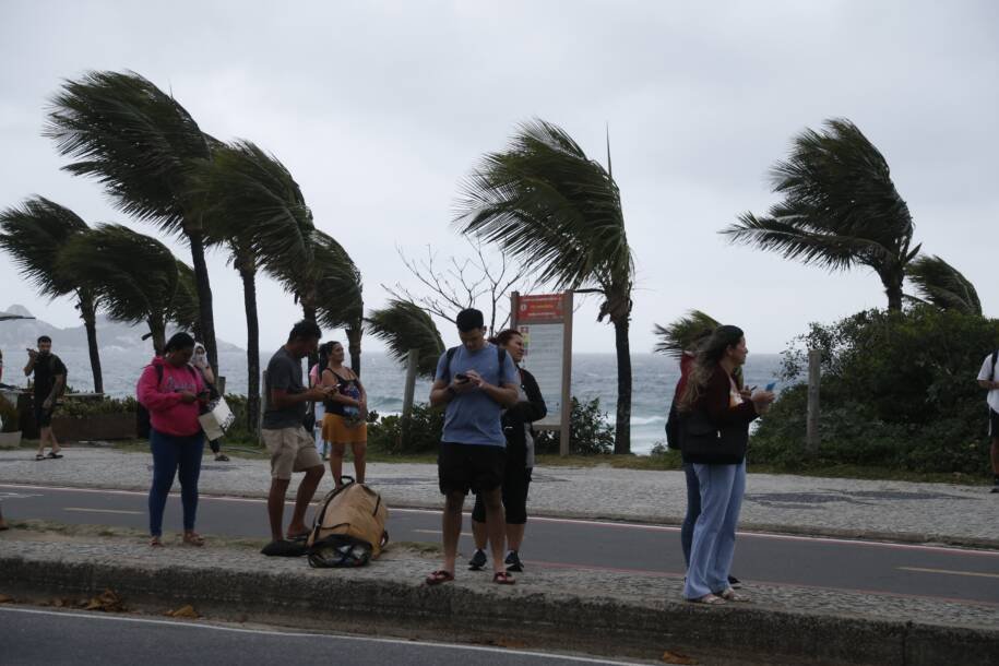 Defesa Civil de SP alerta para temporais e incêndios em várias cidades