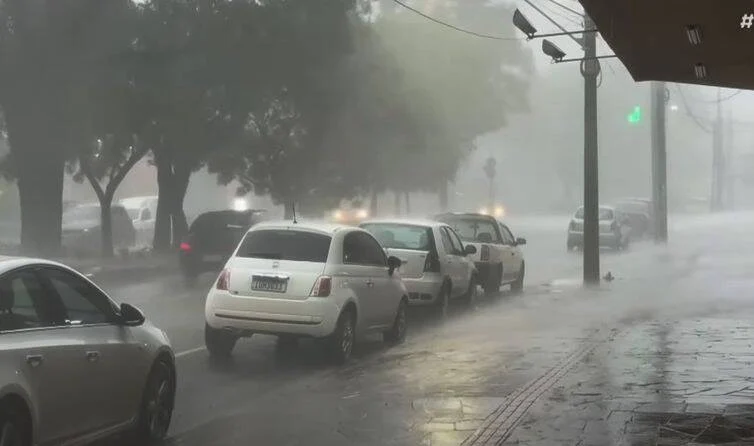 Defesa Civil do Rio Grande do Sul confirma 2.686 desalojados após tempestades devastadoras